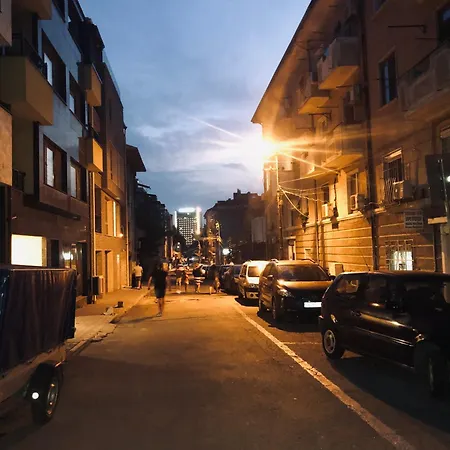 Daire Bluemoon-apartment With Parking *